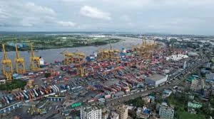 ৫৩ হাজার টন ডিজেল নিয়ে চট্টগ্রাম বন্দরে ভিড়ল আরও দুই জাহাজ