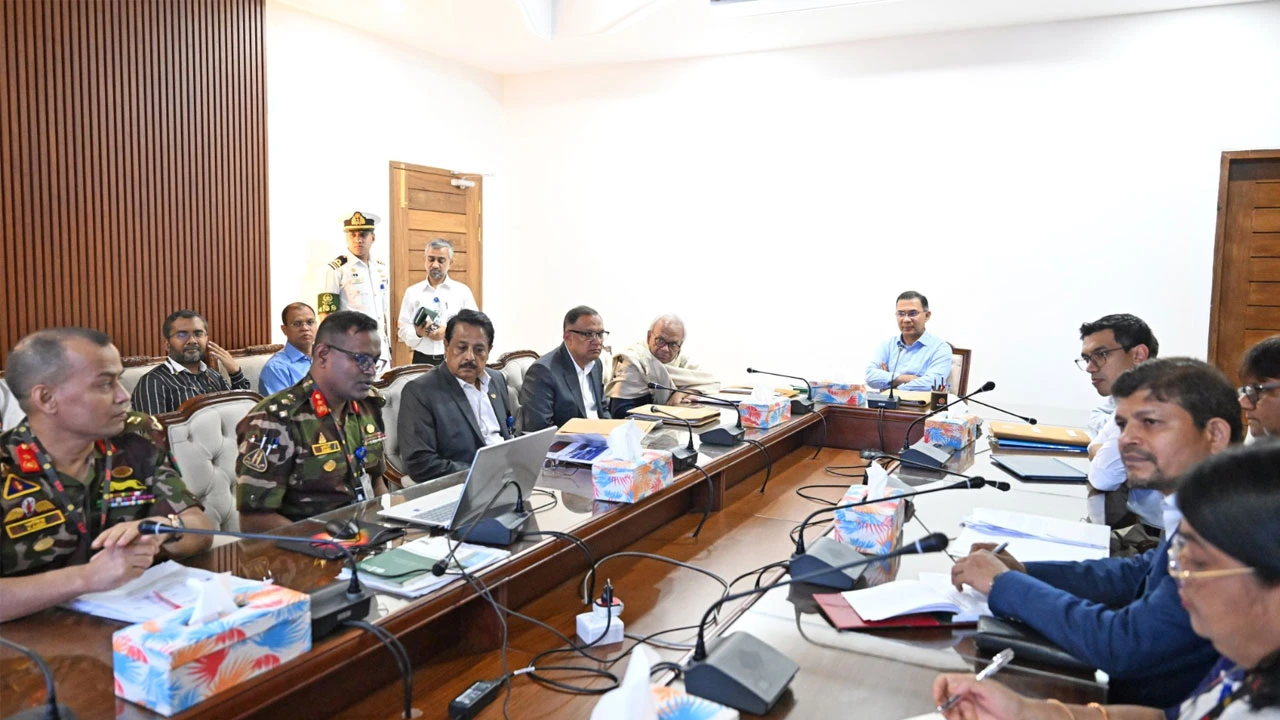 বন্ধ বস্ত্র ও পাট কারখানা পুনরায় চালু ও বিনিয়োগ বাড়াতে প্রধানমন্ত্রীর বৈঠক