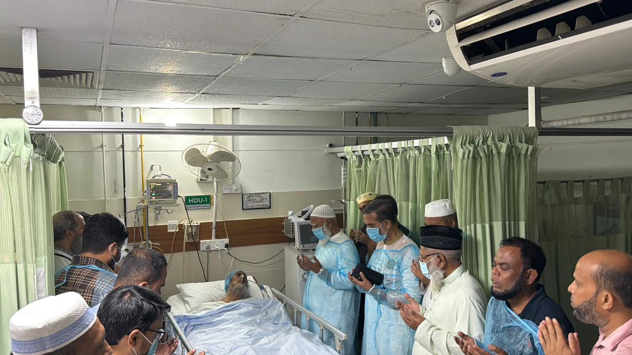 সাবেক এমপি ফরিদ উদ্দিন চৌধুরীকে  দেখতে হাসপাতালে জামায়াত আমীর