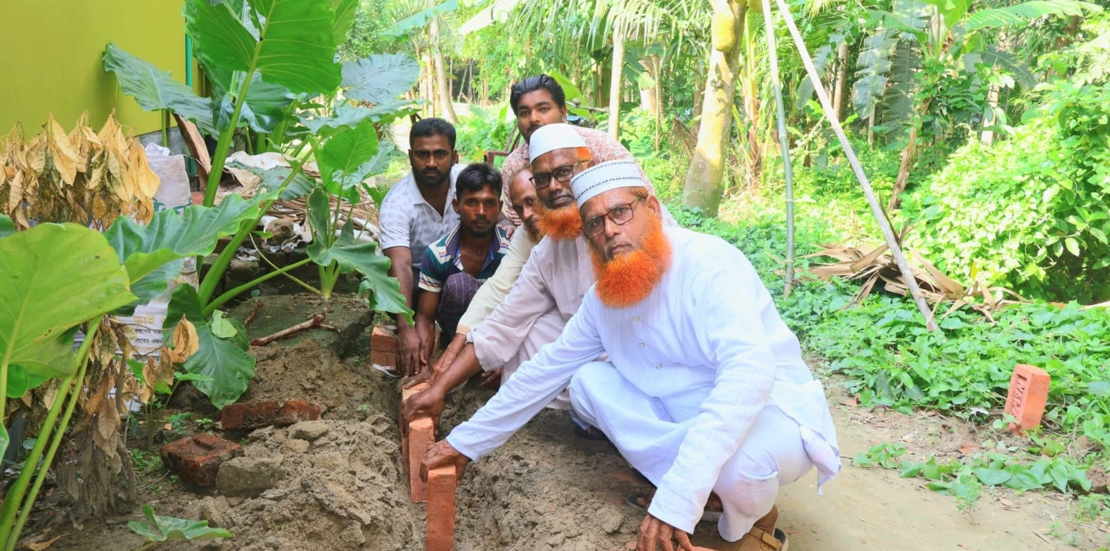 কাবিখা প্রকল্পের আওতায় প্রতাপপুরে ইটের রাস্তার নির্মাণকাজ শুরু