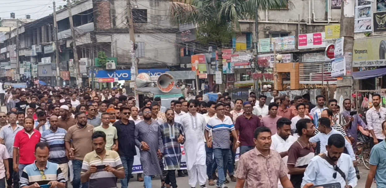 কেন্দ্রীয় যুবদলের কমিটি ঘোষণায় নড়াইলে আনন্দ মিছিল