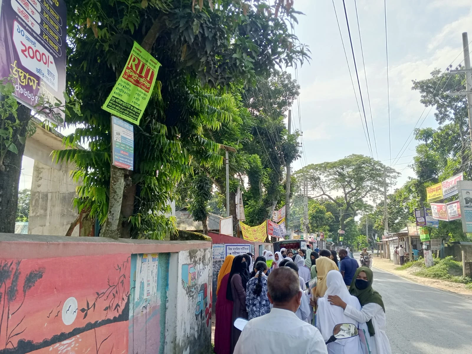 ‘আজ পরীক্ষা’ জেনে কেন্দ্রে হাজির পরিক্ষার্থী , গিয়ে শুনলেন পরীক্ষা হবে অন্যদিন